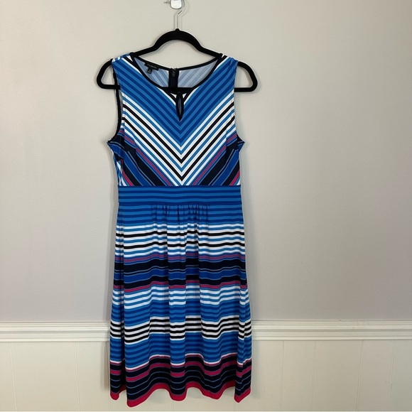 Talbots Women’s Sleeveless V-Neck Keyhole Blue White & Red Stripe Dress Sz M NWT - Picture 2 of 11
